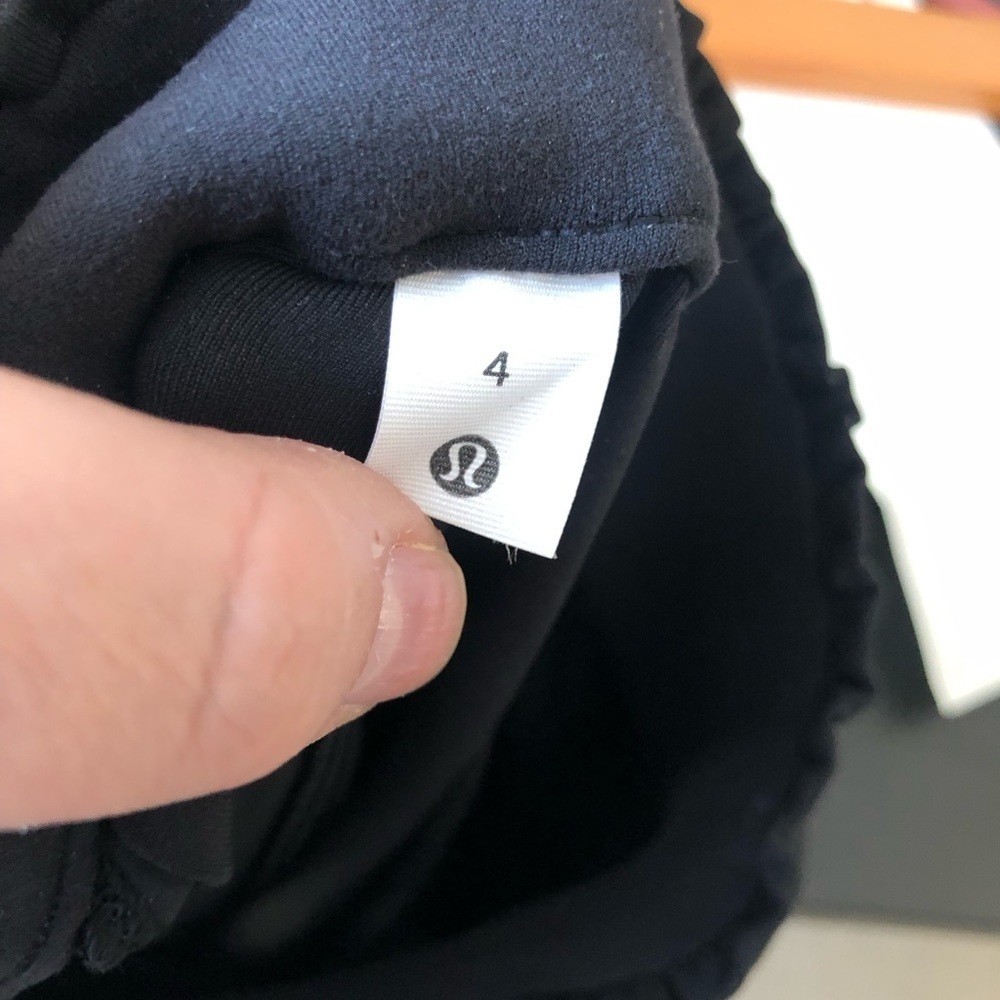 LULULEMON KEEP MOVING CROP HIGH RISE 23” INSEAM BLACK SIZE 4 LIKE NEW - Picture 9 of 11